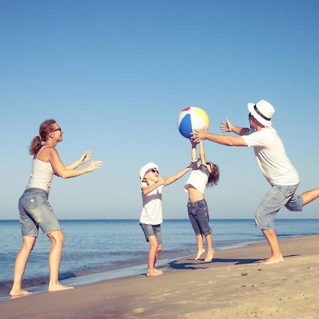 Blue Dolphin Holiday Park Gristhorpe Bagian luar foto
