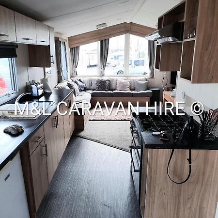 Blue Dolphin Holiday Park Gristhorpe Bagian luar foto