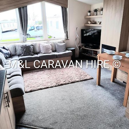 Blue Dolphin Holiday Park Gristhorpe Bagian luar foto