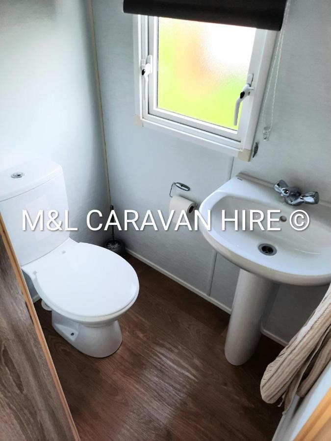 Blue Dolphin Holiday Park Gristhorpe Bagian luar foto