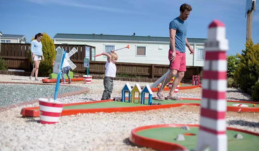 Blue Dolphin Holiday Park Gristhorpe Bagian luar foto