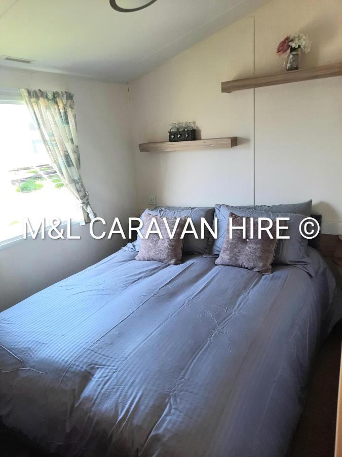Blue Dolphin Holiday Park Gristhorpe Bagian luar foto