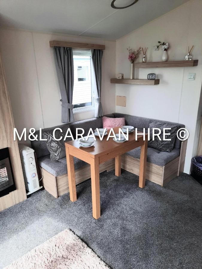 Blue Dolphin Holiday Park Gristhorpe Bagian luar foto