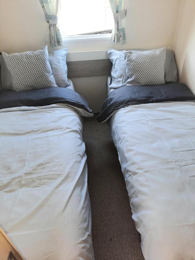 Blue Dolphin Holiday Park Gristhorpe Bagian luar foto