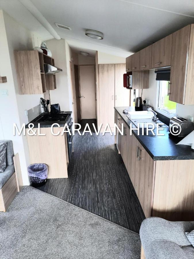 Blue Dolphin Holiday Park Gristhorpe Bagian luar foto